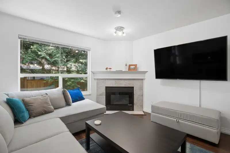 30 16155 82 AVENUE - photo 2 of 27