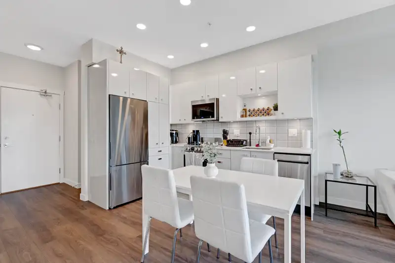 206 10838 WHALLEY BOULEVARD - photo 4 of 40