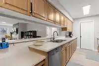 210 13860 70 AVENUE - thumbnail 11