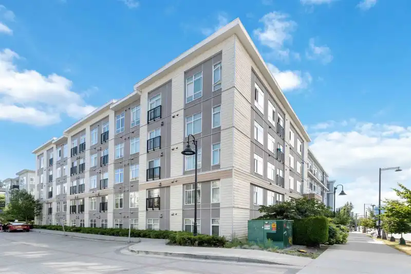 505 13728 108 AVENUE - photo 1 of 8