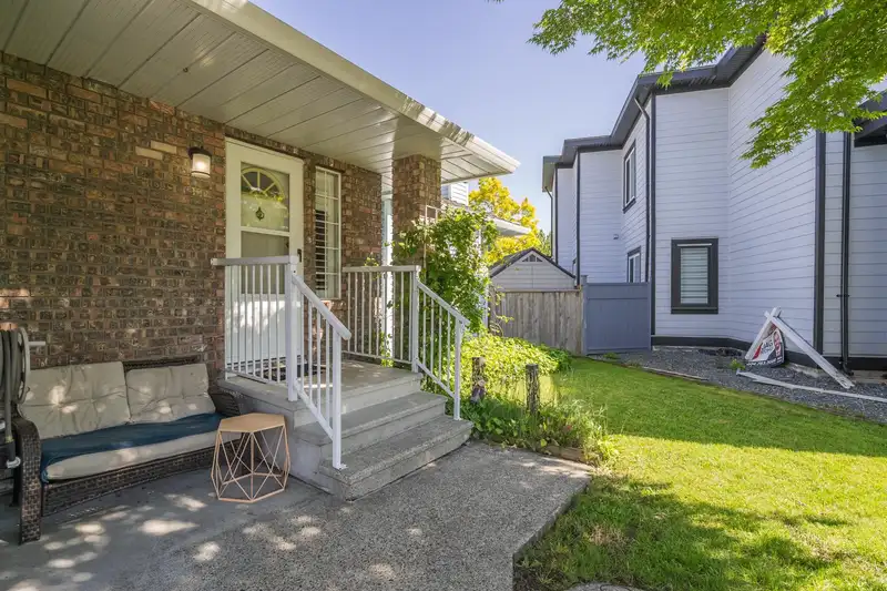 19240 59A AVENUE - photo 2 of 30