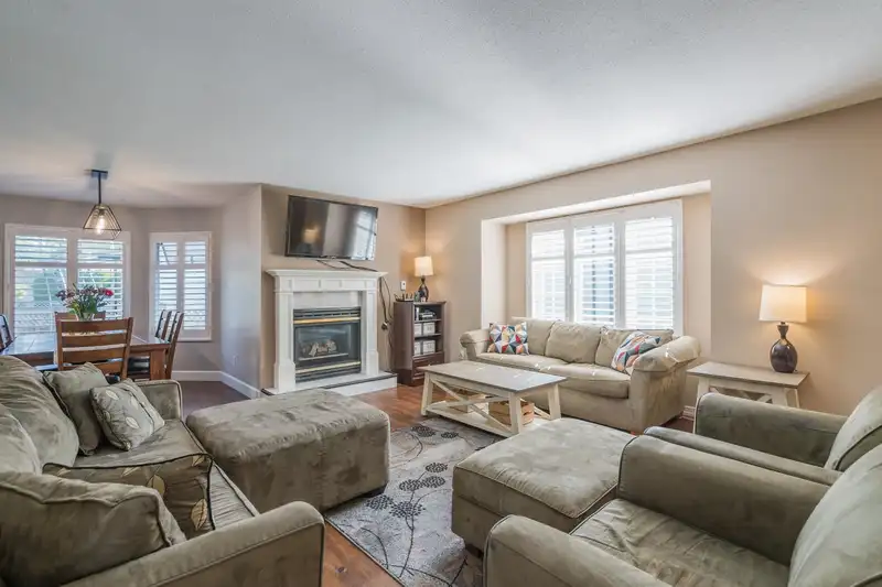 19240 59A AVENUE - photo 4 of 30