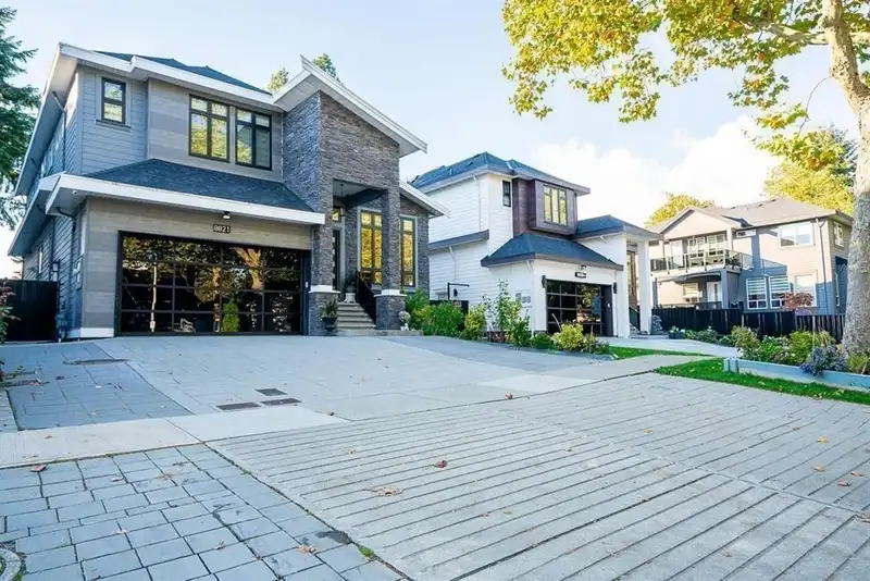 8821 QUEEN MARY BOULEVARD - photo 2 of 23