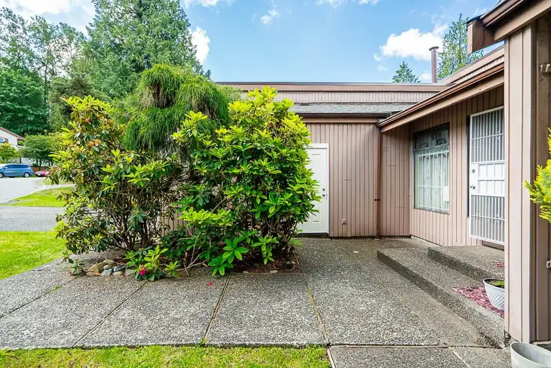 11417 ROYAL CRESCENT - photo 4 of 33
