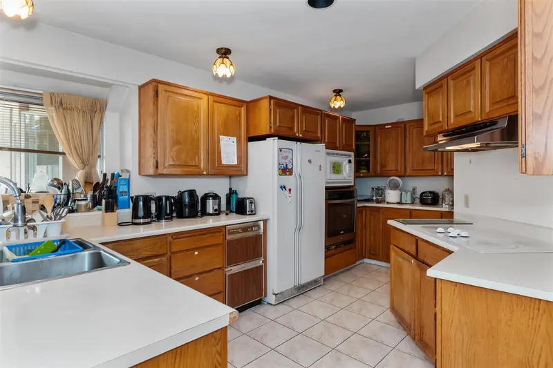 5564 ELIZABETH STREET - photo 3 of 19