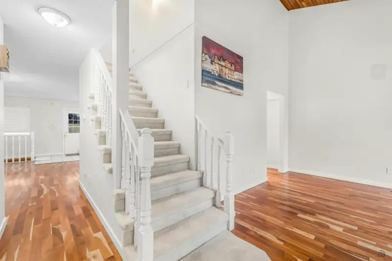 7996 PRINCE EDWARD STREET - photo 2 of 6