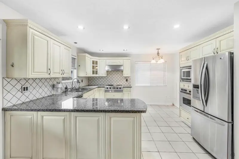 7996 PRINCE EDWARD STREET - photo 4 of 6