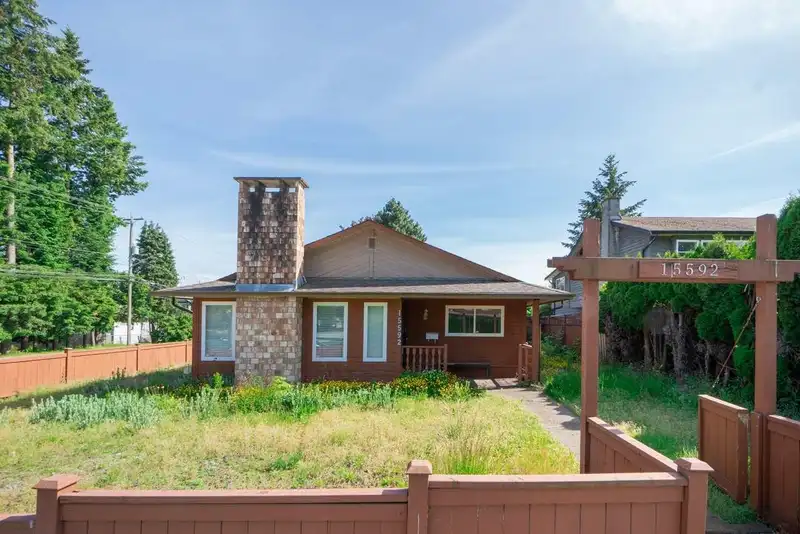 15592 100 AVENUE - photo 1 of 11