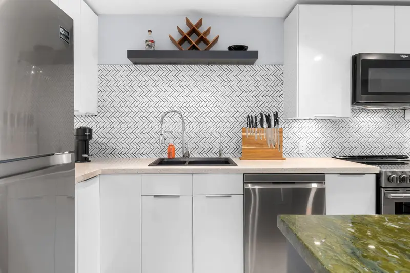 203 1066 W 13TH AVENUE - photo 4 of 25