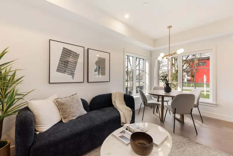 2 550 KASLO STREET - photo 3 of 25