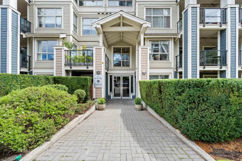 408 275 ROSS DRIVE - photo 4 of 25