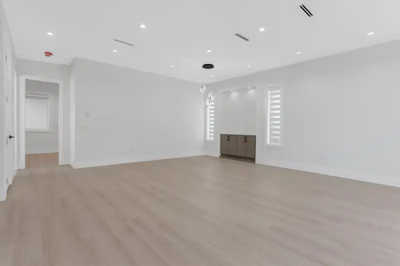 5936 168 STREET STREET - photo 2 of 31