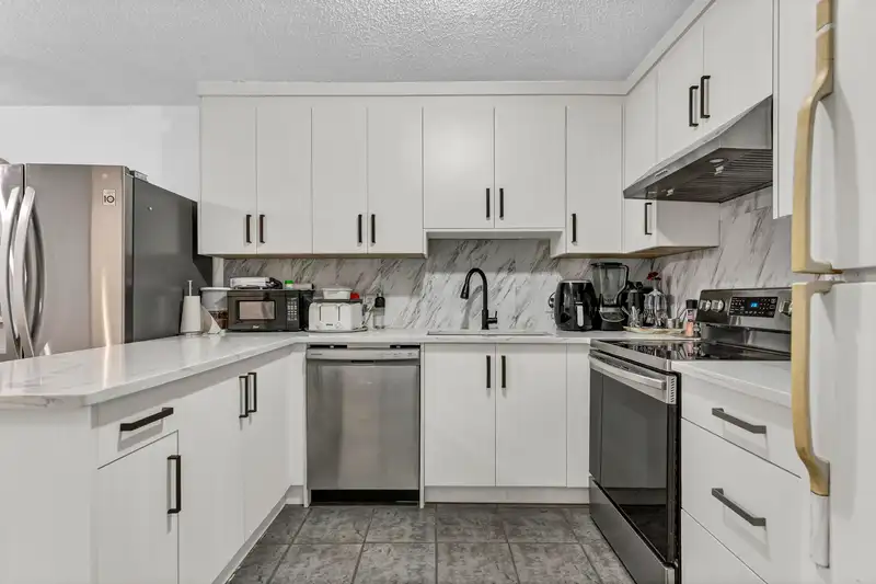 13293 71B AVENUE - photo 4 of 26