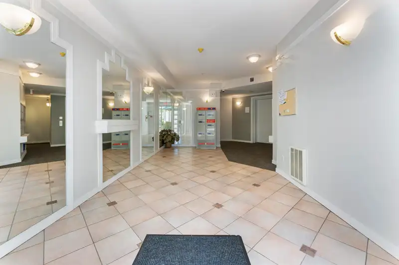 304 10675 138A STREET - photo 3 of 22