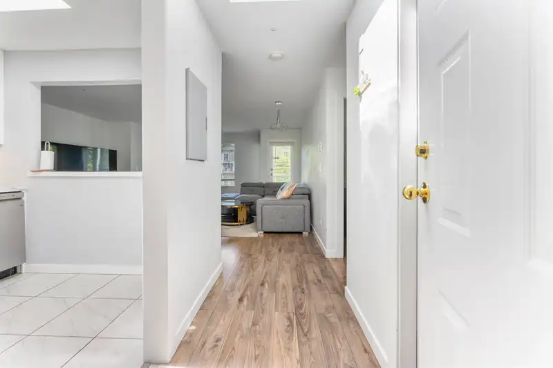 304 10675 138A STREET - photo 4 of 22