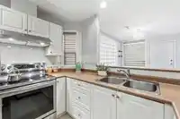 25 8289 121A STREET - thumbnail 11