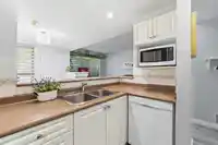 25 8289 121A STREET - thumbnail 13