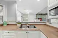 25 8289 121A STREET - thumbnail 14