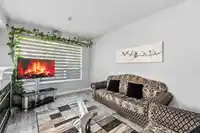 25 8289 121A STREET - thumbnail 5