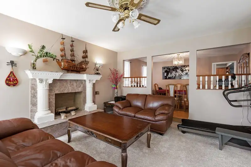 15703 95 AVENUE - photo 4 of 40