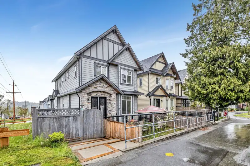 14119 60 AVENUE - photo 1 of 39