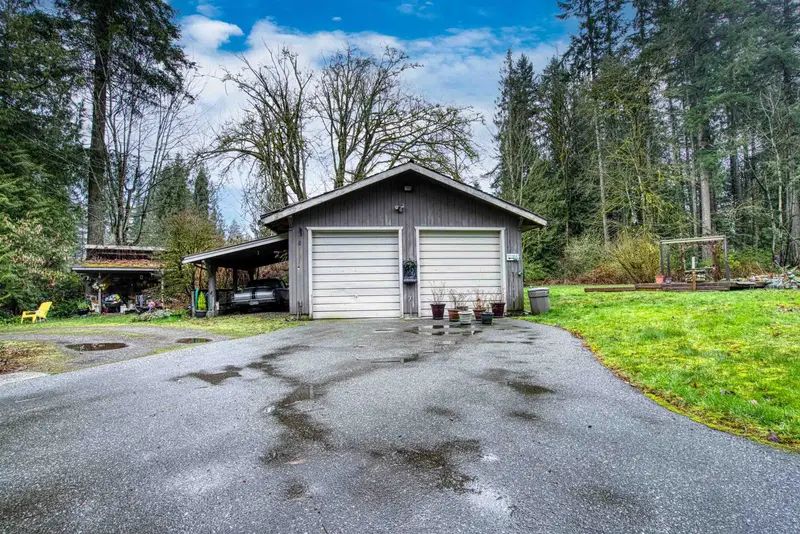 20017 FERNRIDGE CRESCENT - photo 4 of 25