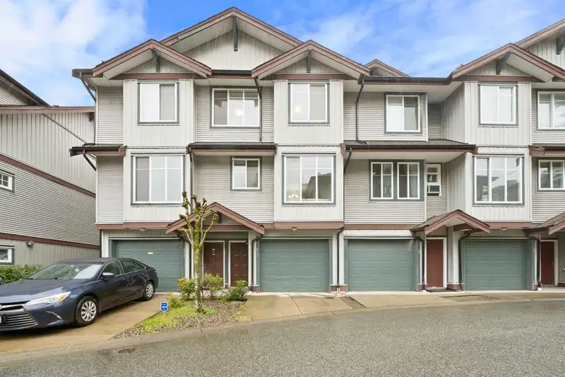 10 13528 96 AVENUE - photo 1 of 37