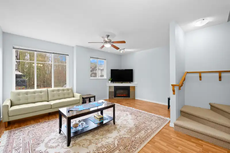 10 13528 96 AVENUE - photo 3 of 37