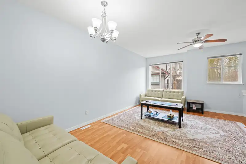 10 13528 96 AVENUE - photo 4 of 37
