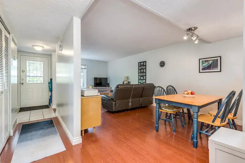 13447 68A AVENUE - photo 4 of 30