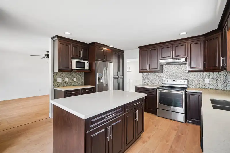 7021 143A STREET - photo 4 of 24