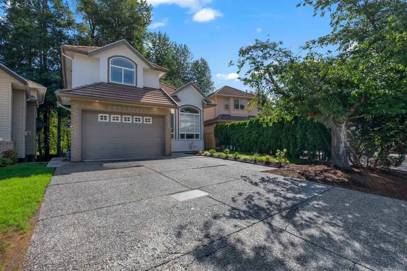 5858 138 STREET - photo 1 of 2