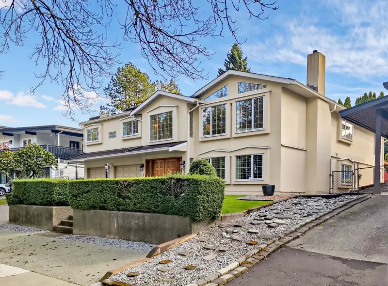 8022 LAKEFIELD DRIVE - photo 3 of 25