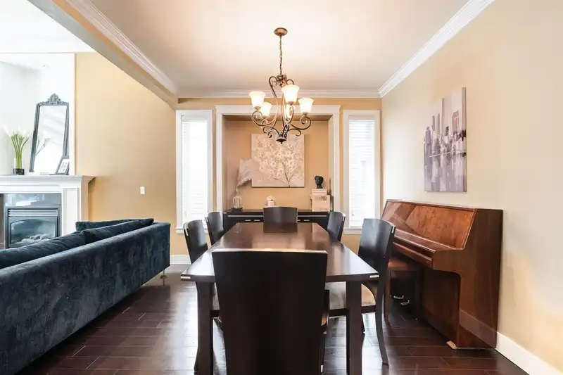 14239 62 AVENUE - photo 3 of 35