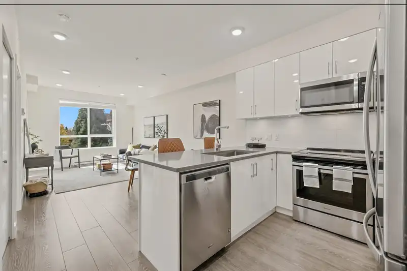 301 15351 101 AVENUE - photo 3 of 25
