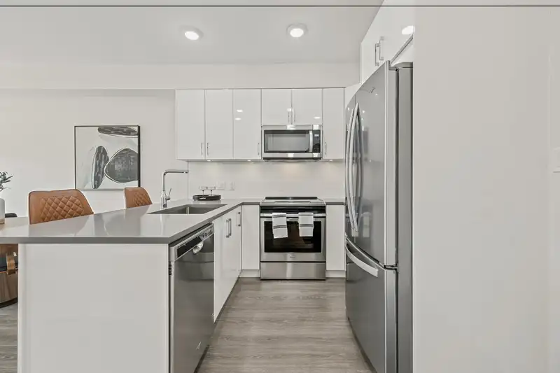301 15351 101 AVENUE - photo 4 of 25