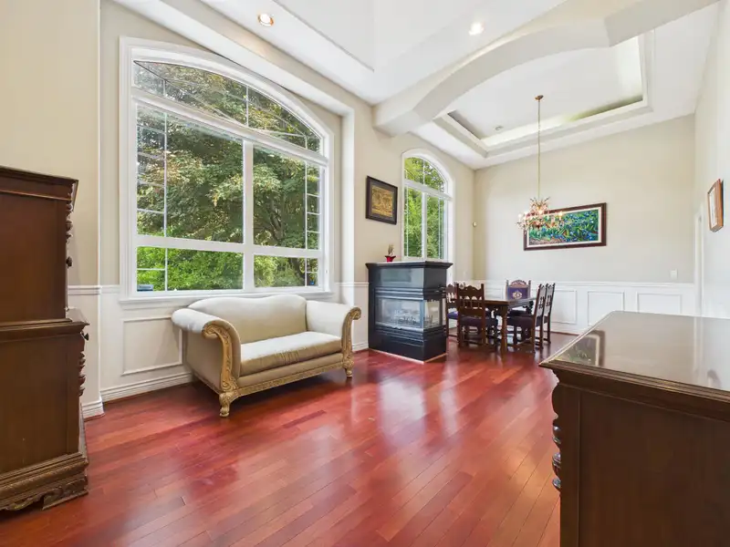 14036 90 AVENUE - photo 4 of 12