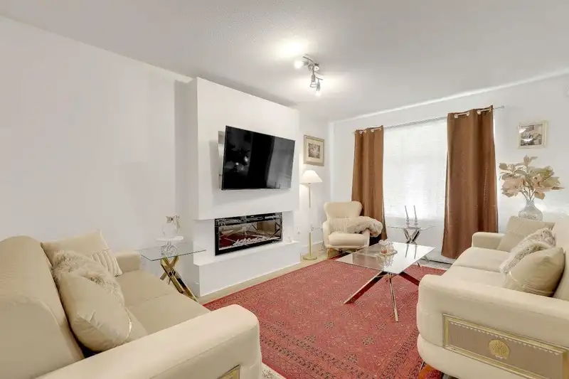 110 16177 83 AVENUE - photo 3 of 27