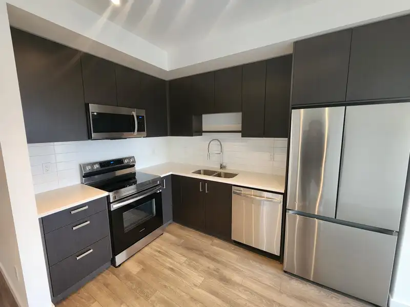 514 15825 85 AVENUE - photo 4 of 22