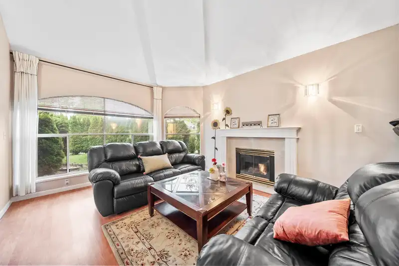 10898 160A STREET - photo 2 of 21