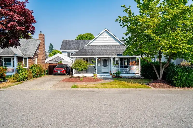 6304 135A STREET - photo 1 of 31