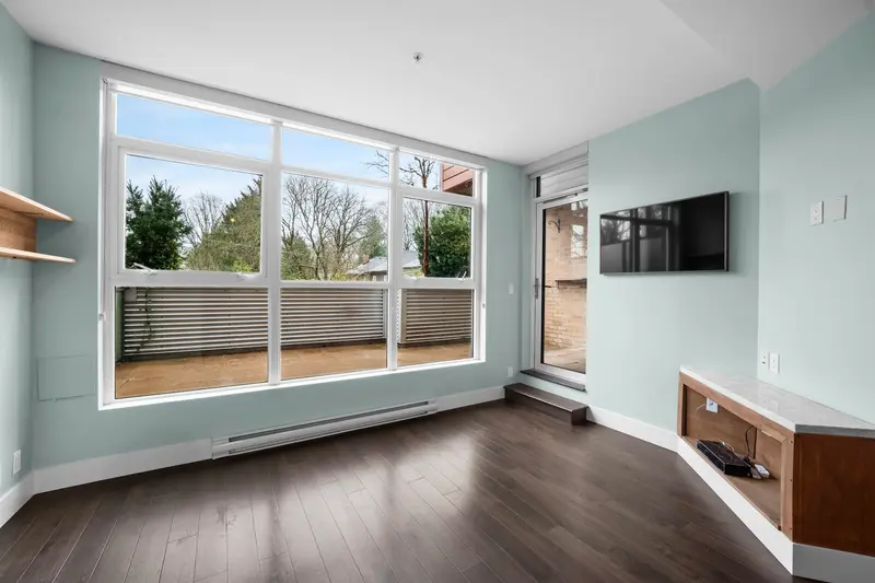 208 2250 COMMERCIAL DRIVE - photo 3 of 25