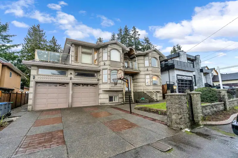 9860 123 STREET - photo 1 of 36
