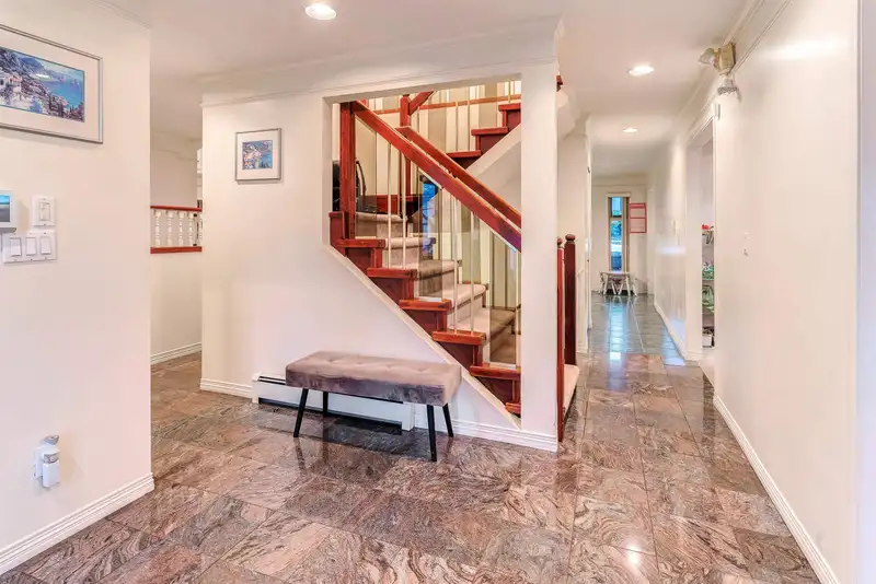9860 123 STREET - photo 3 of 36