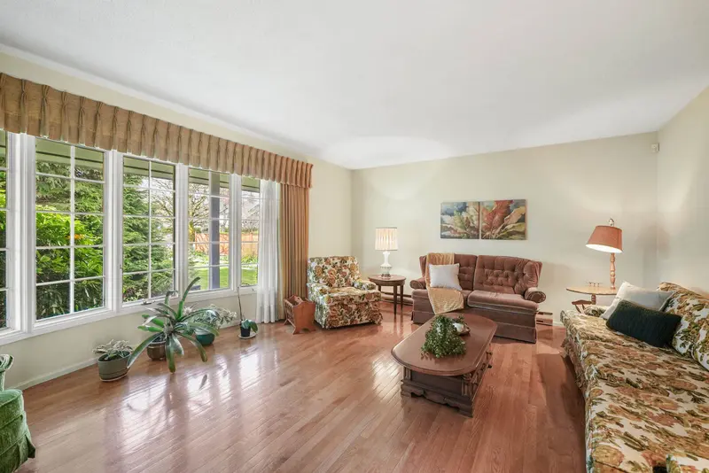 6172 184 STREET - photo 3 of 25