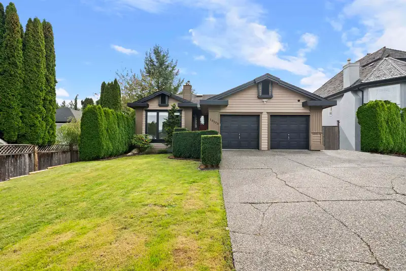 16376 95 AVENUE - photo 1 of 40