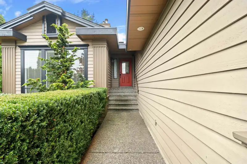 16376 95 AVENUE - photo 2 of 40