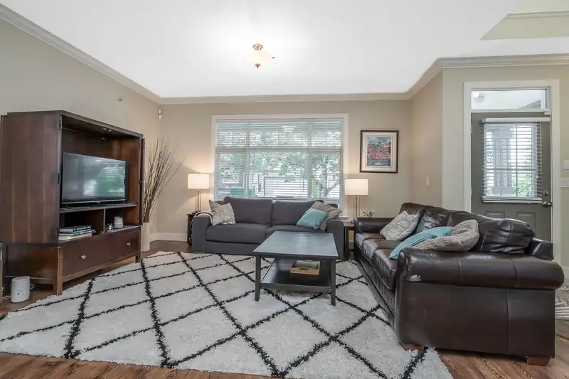 19232 68A AVENUE - photo 2 of 40