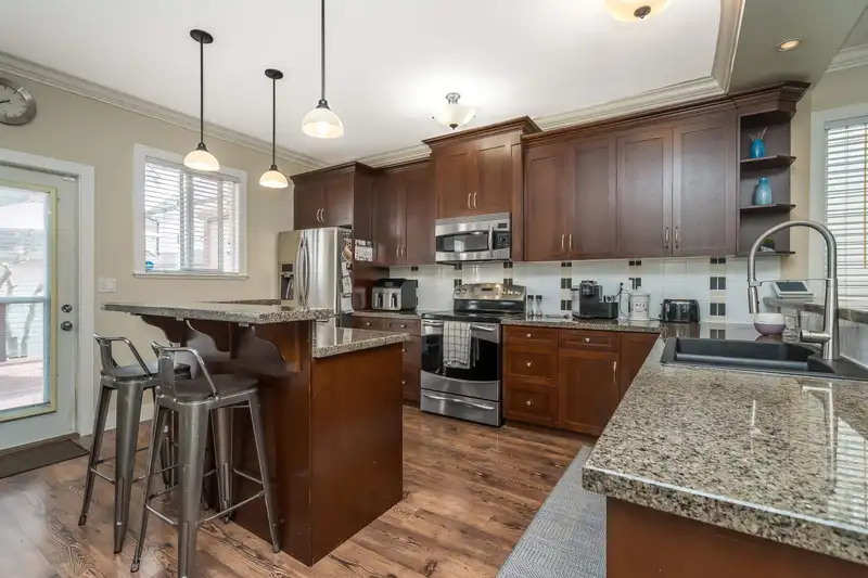 19232 68A AVENUE - photo 4 of 40