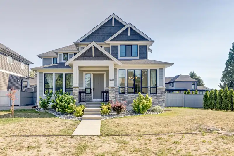 16568 104 AVENUE - photo 1 of 40